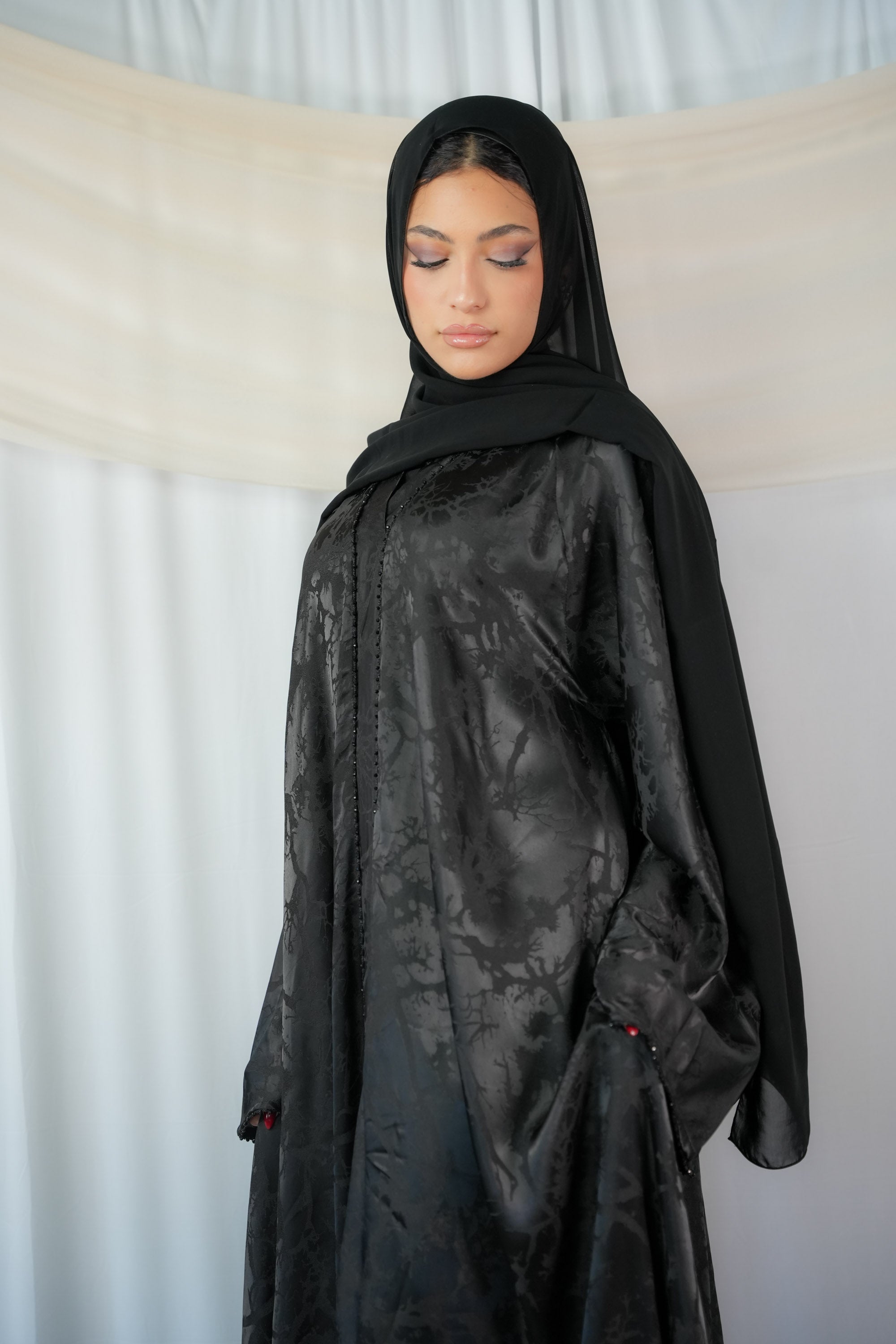 Almas abaya