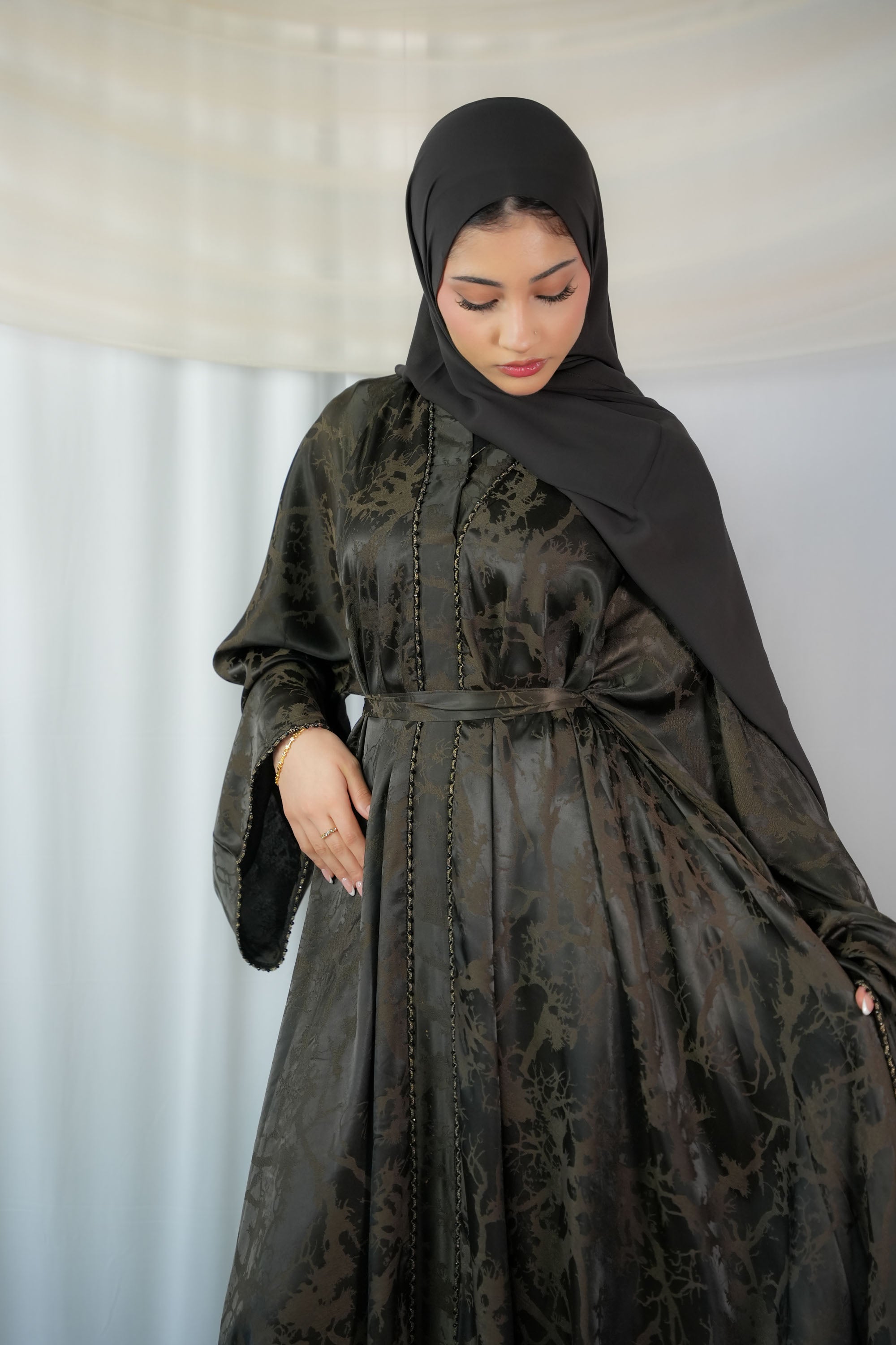 Almas abaya
