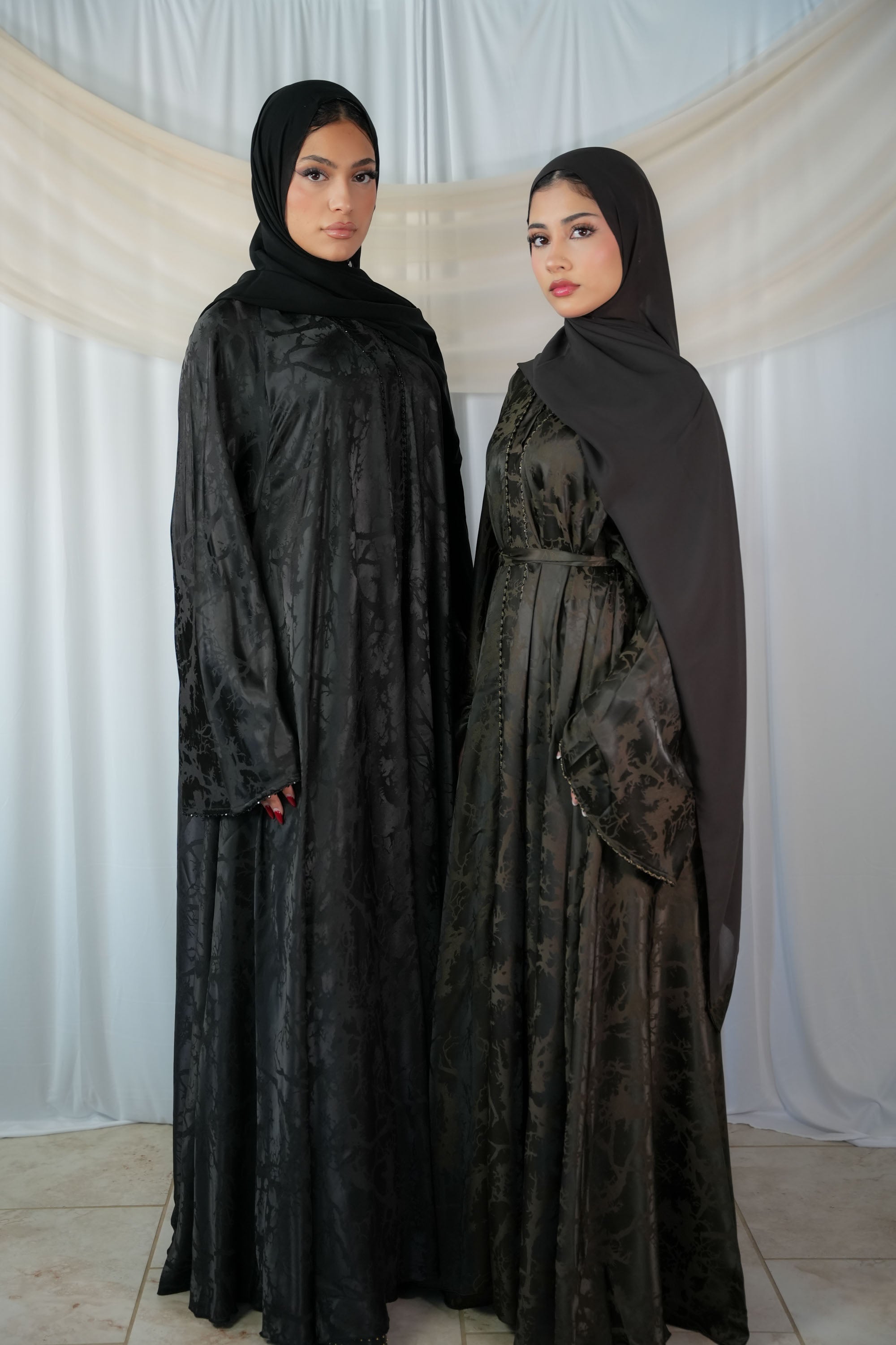 Almas abaya
