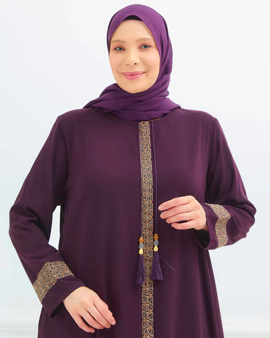 Zeenat Medina Silk abaya featuring a front zipper closure