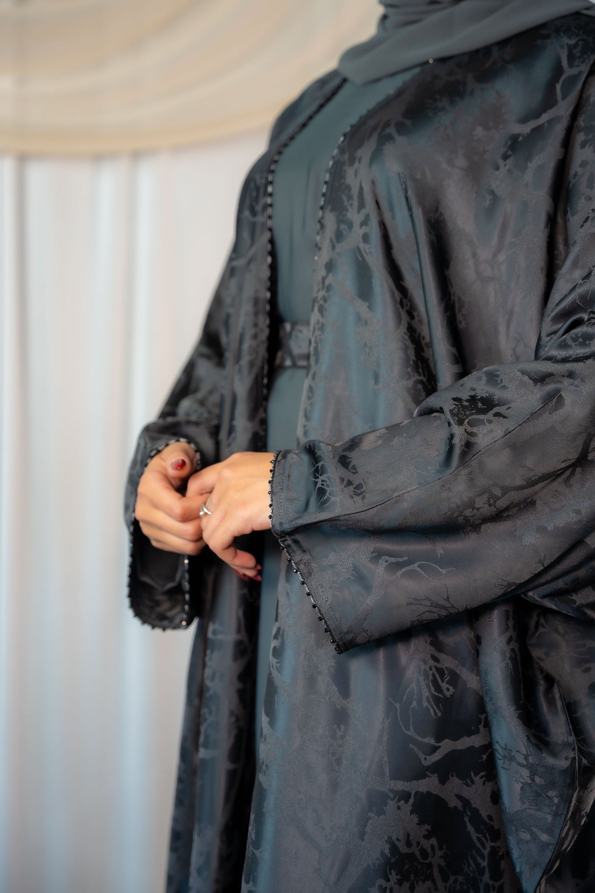 Basma luxury Farasha abaya 4-piece set with matching accessories