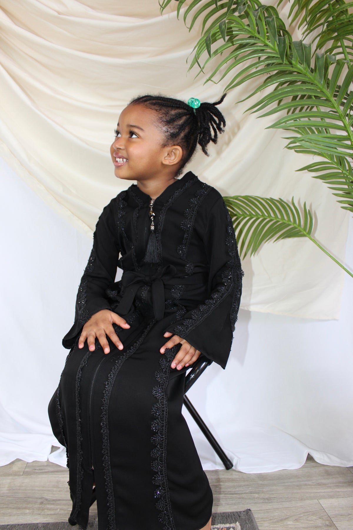 Close-up of lace trim on the Enaaz crepe abaya Black Belt