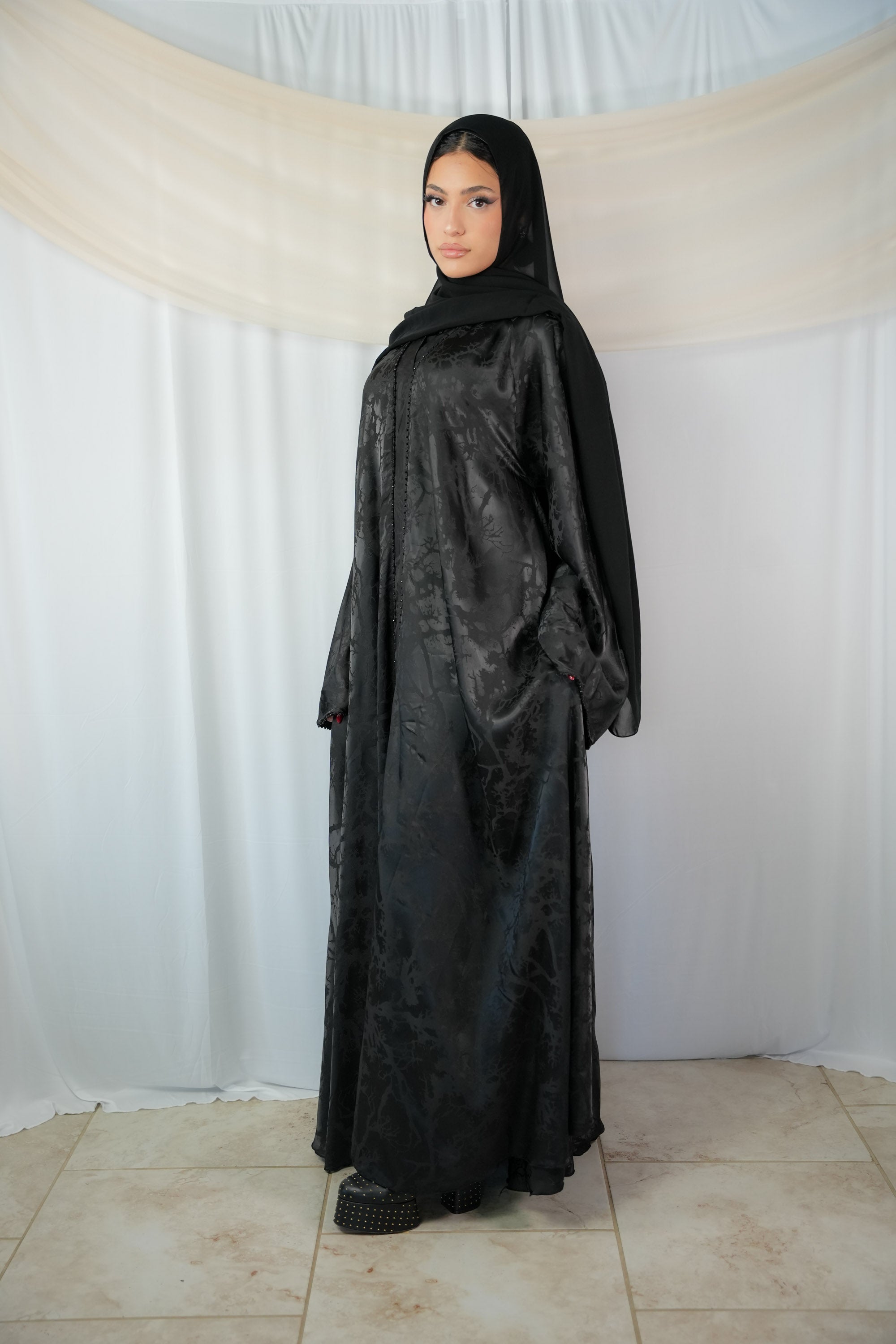 Almas abaya