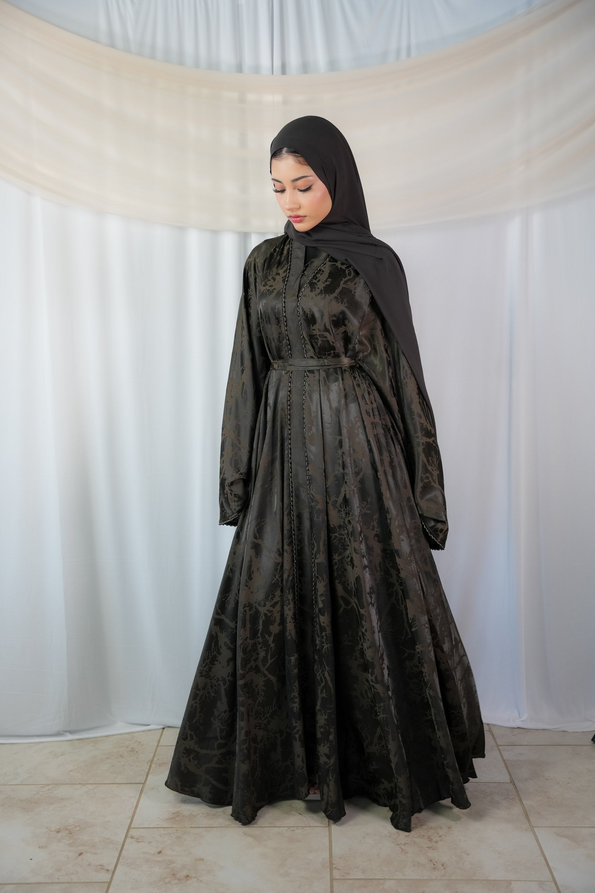 Almas abaya