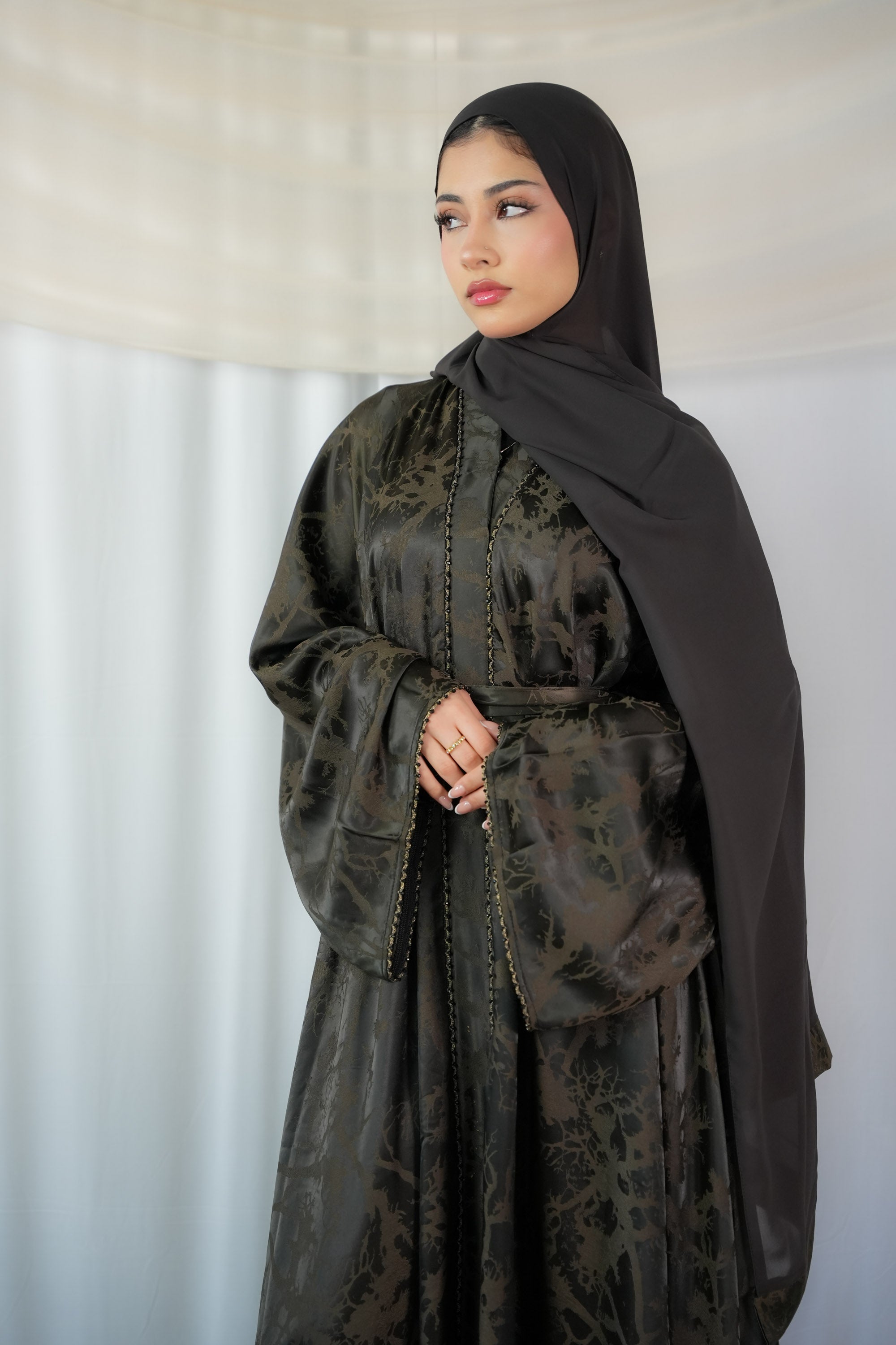 Almas abaya