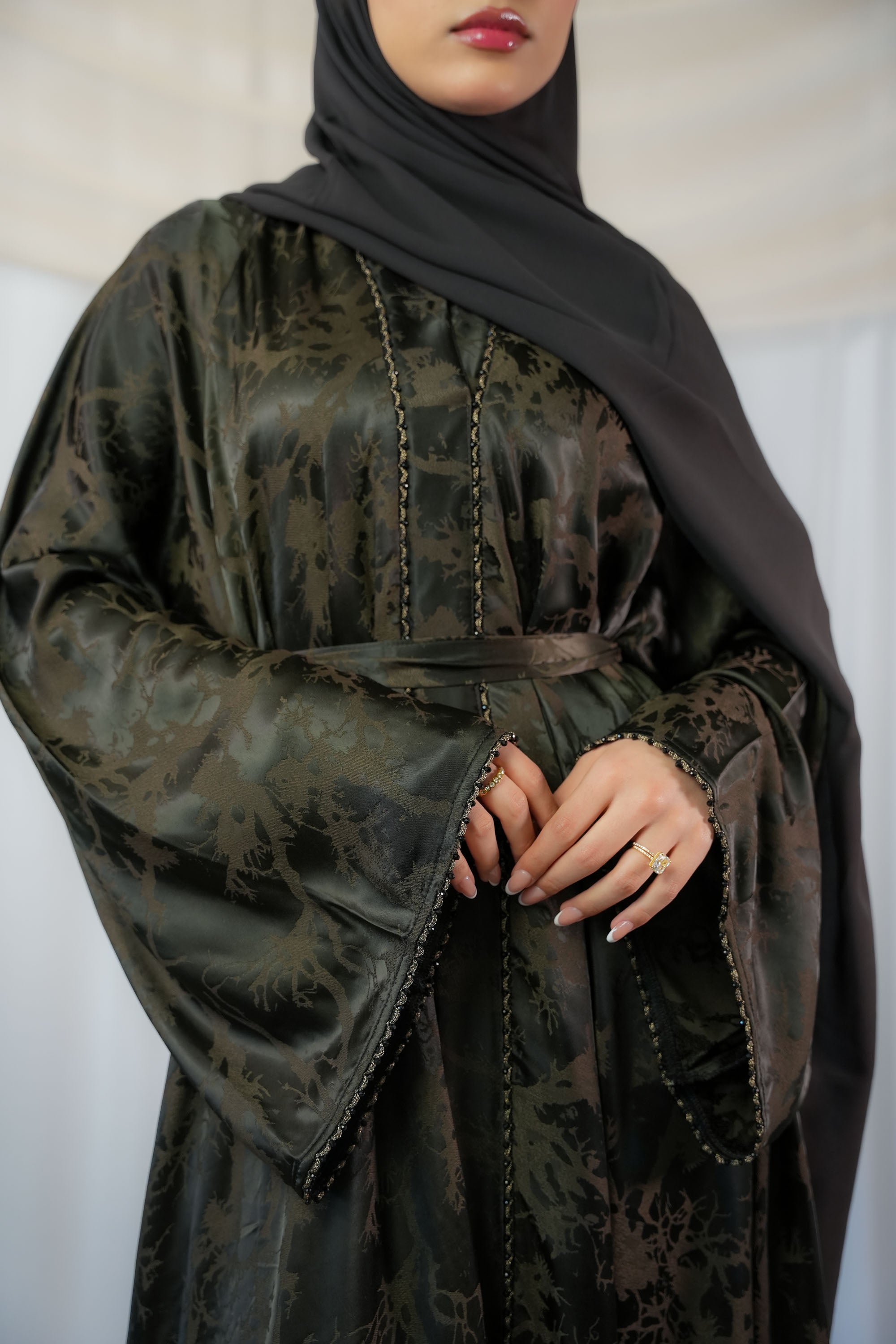 Almas abaya