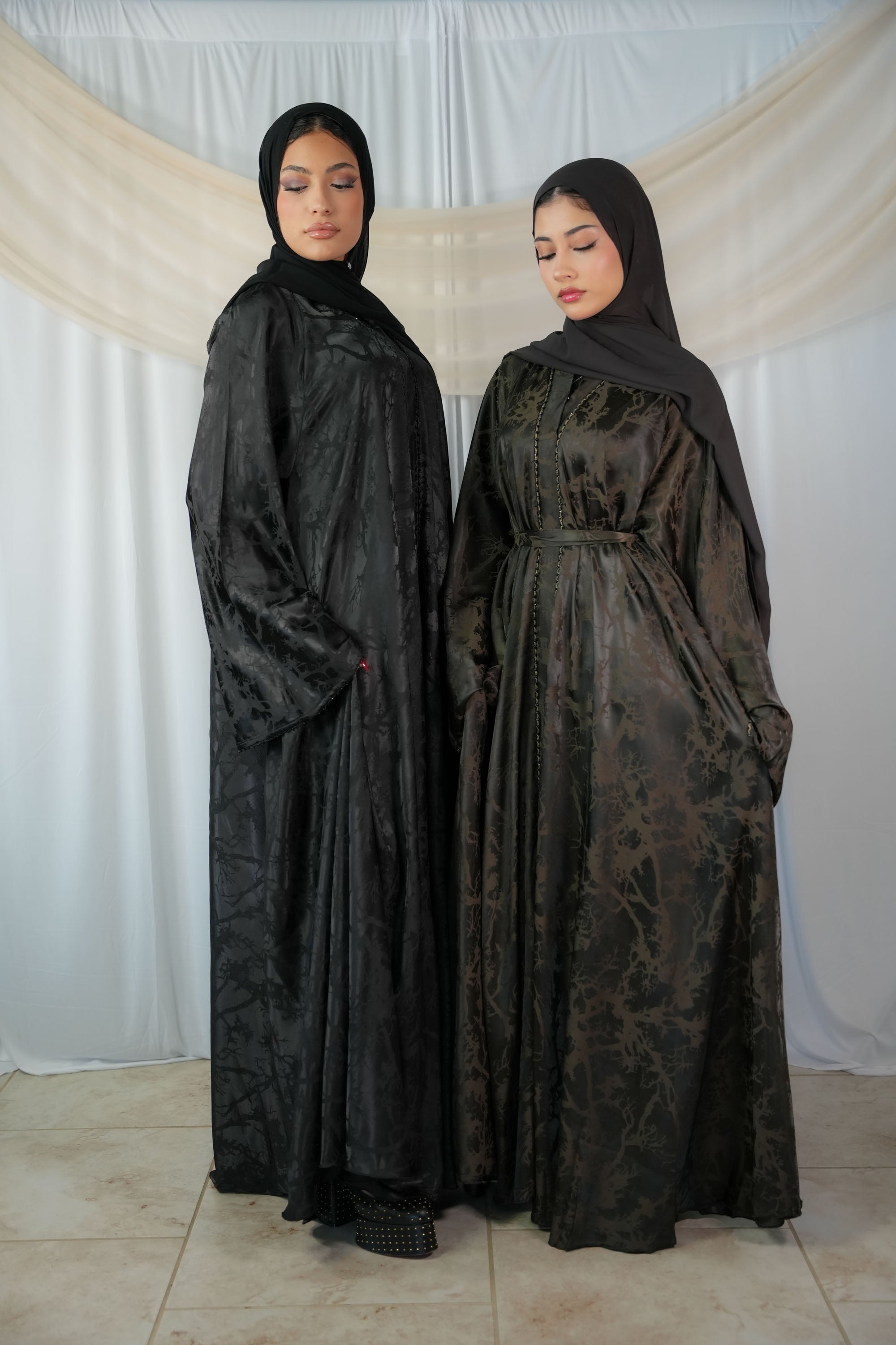 Almas abaya