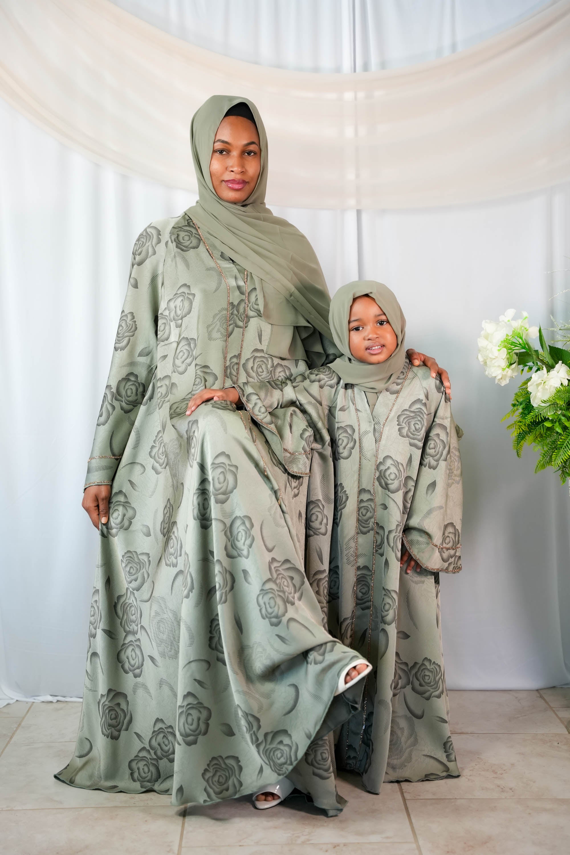 Nawra Mother-Daughter Set Abaya