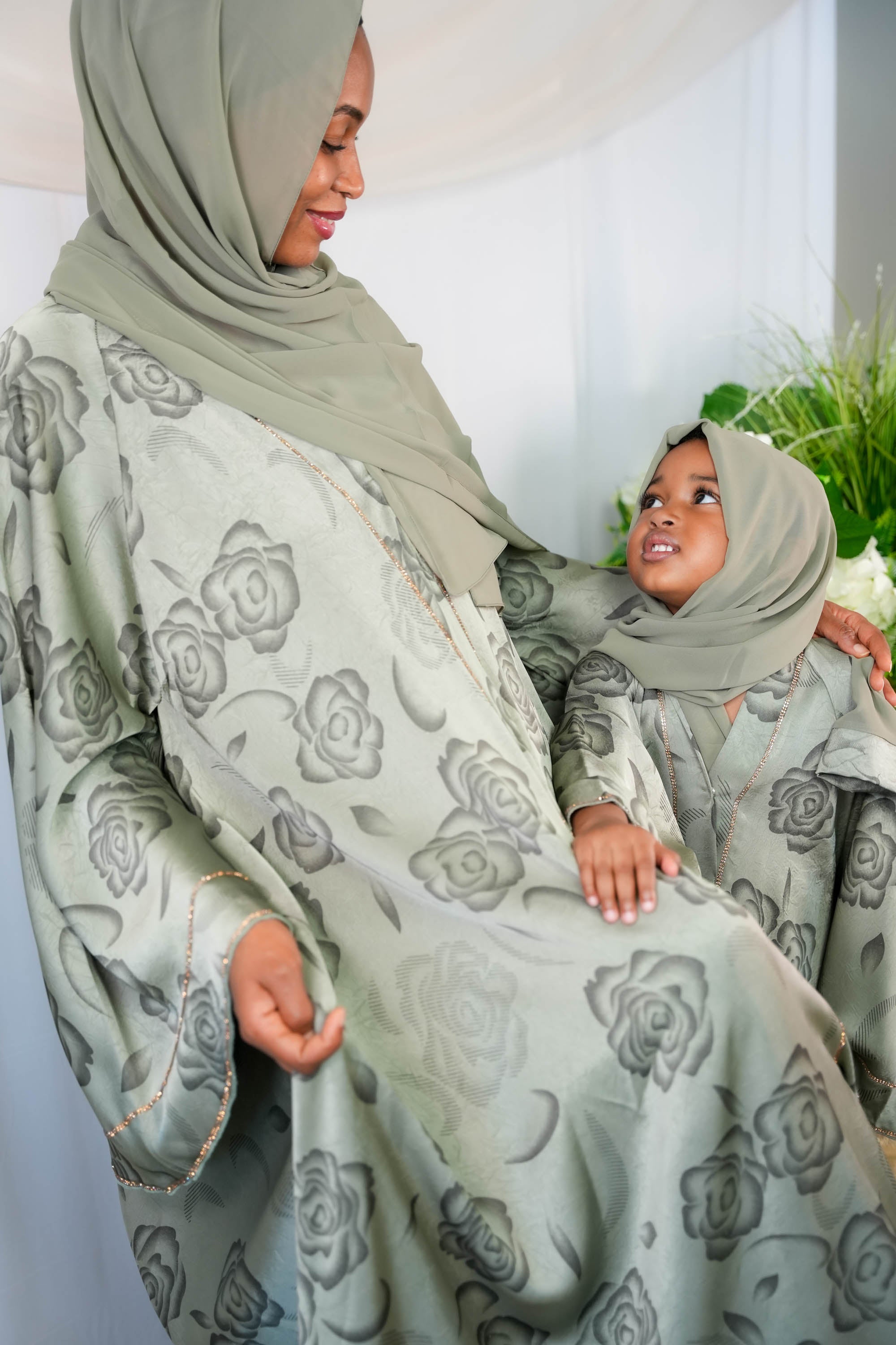 Nawra Mother-Daughter Set Abaya