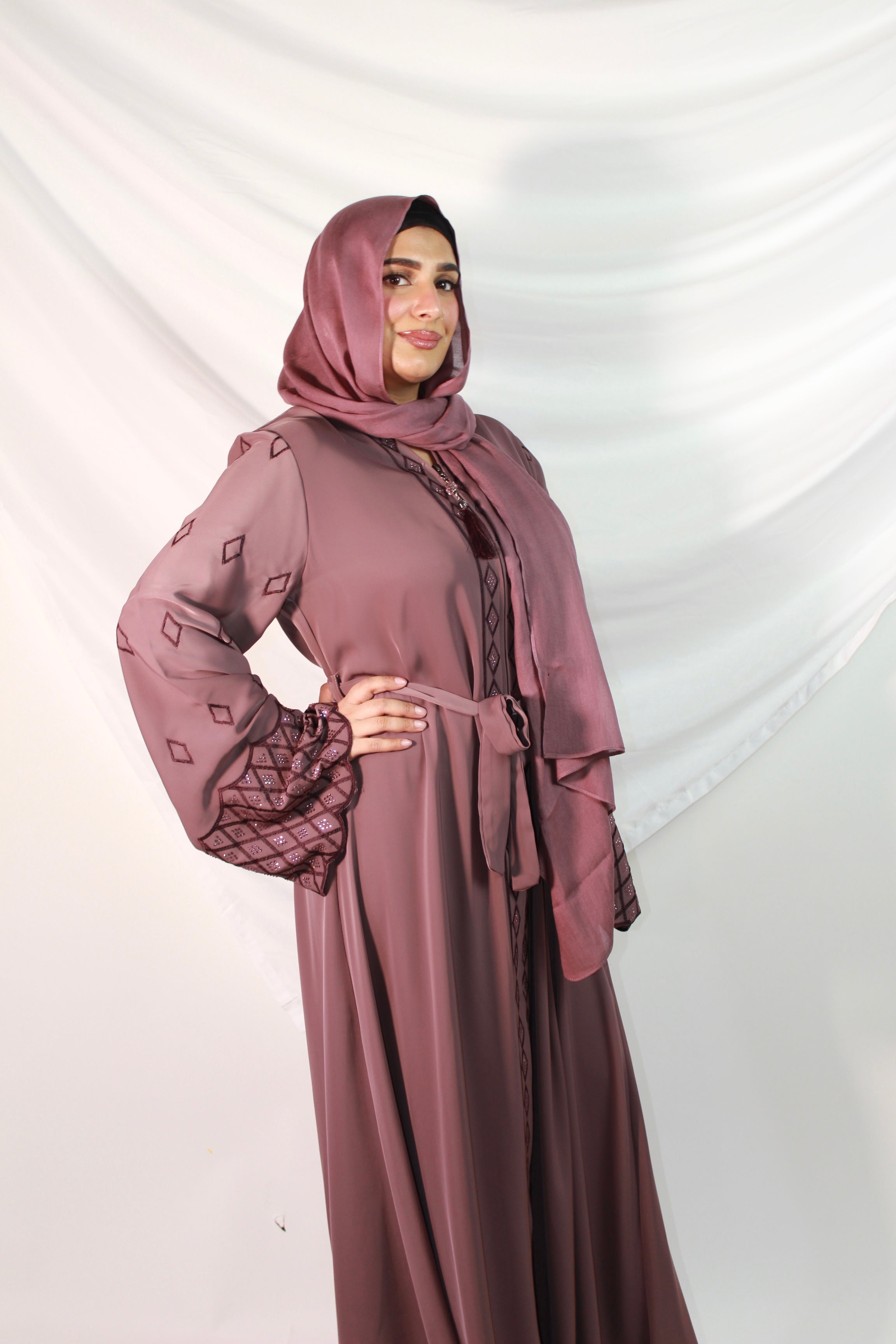 Mahnoor Abaya