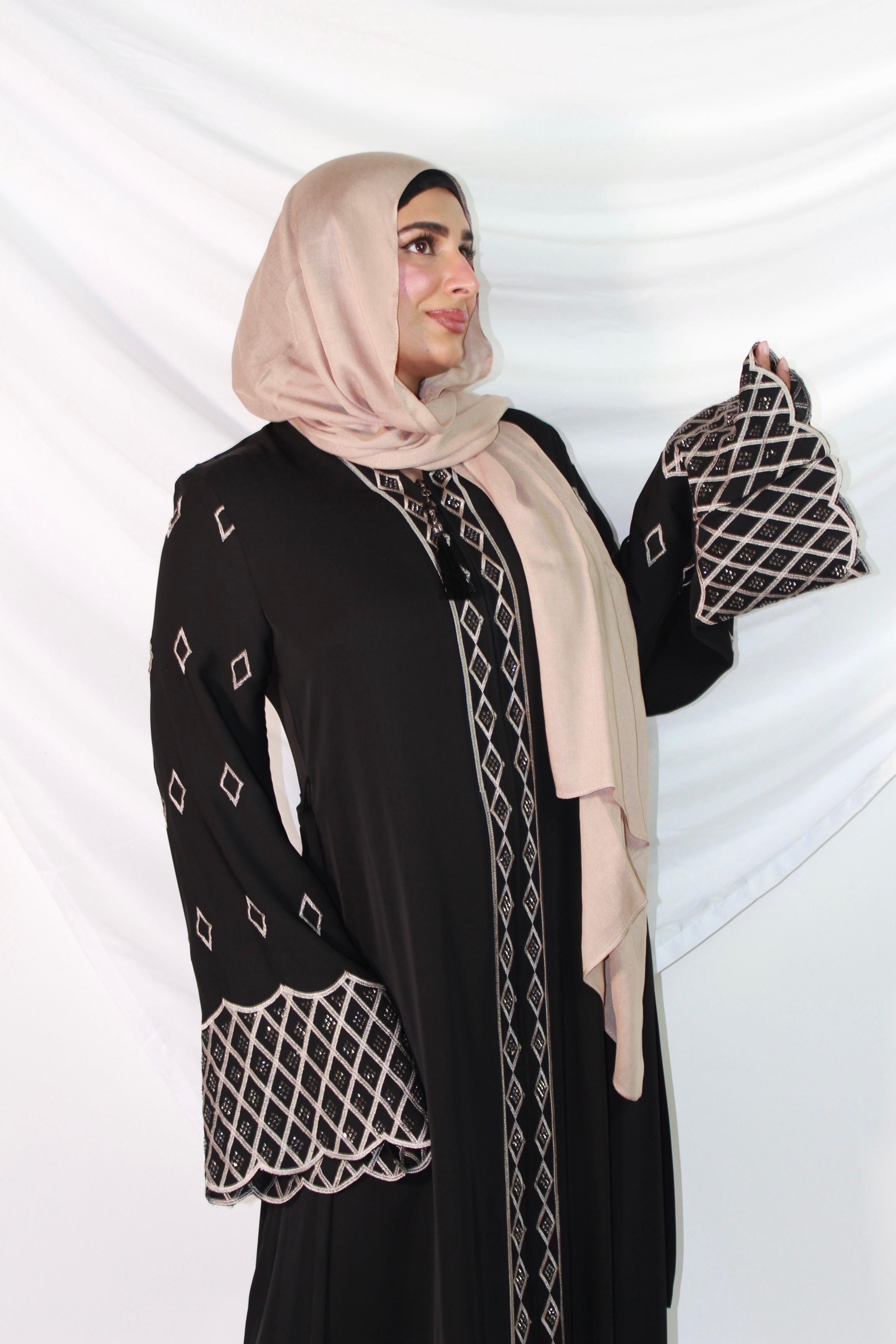 Mahnoor Abaya