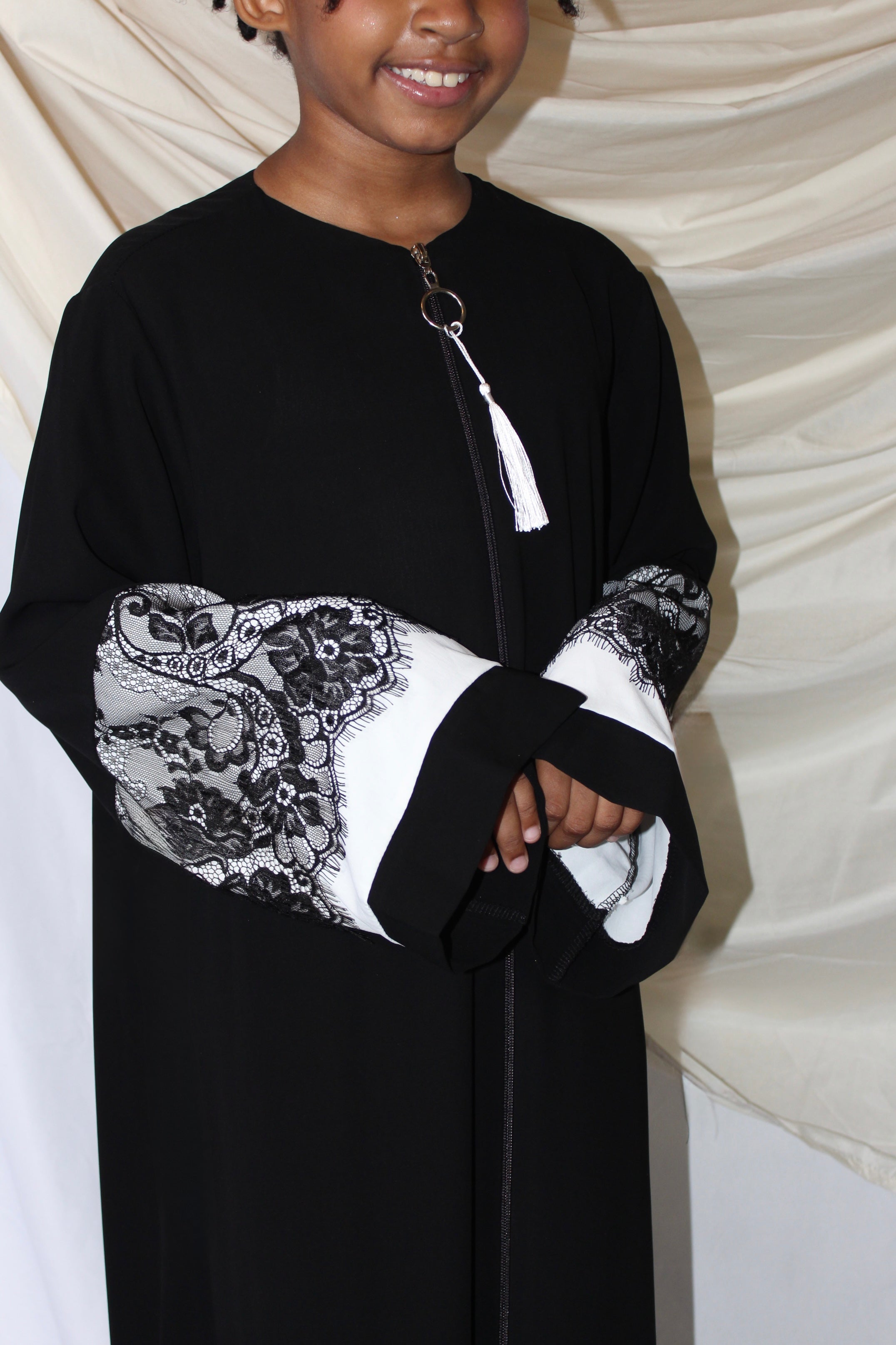 Amna Abaya